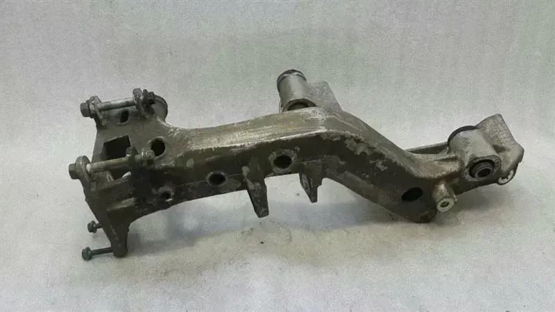 Porsche 911 (996) Porsche 911 996 Left Subframe Rear 99633105502 Axle Frame Rear Axle Left Body type: Convertible
Fuel: Petrol