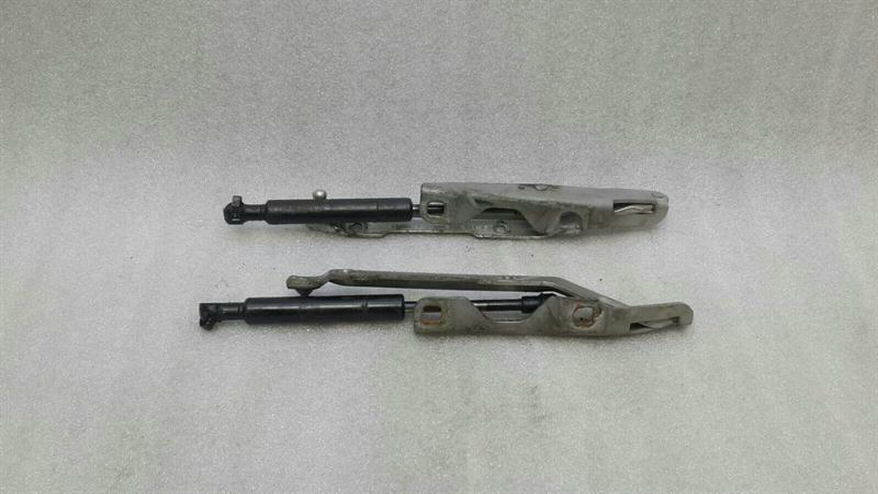 Porsche 911 (996) Porsche 911 996 Bonnet Hinge Set 996511151 Hood Hinge Set Body type: Convertible
Fuel: Petrol