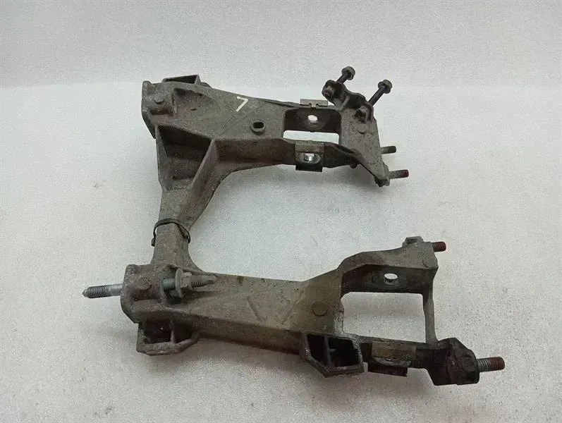 Porsche Boxster (987) Porsche Boxster 987 subframe rear 98733105104 axle frame rear axle left left Body type: Convertible
Fuel: Petrol