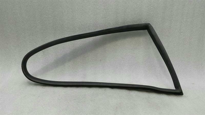 Porsche 911 (996) Porsche 911 996 Rear Right Seal 99654332500 Gasket Disc Rear Right Coupe Body type: Coupe
Fuel: Petrol