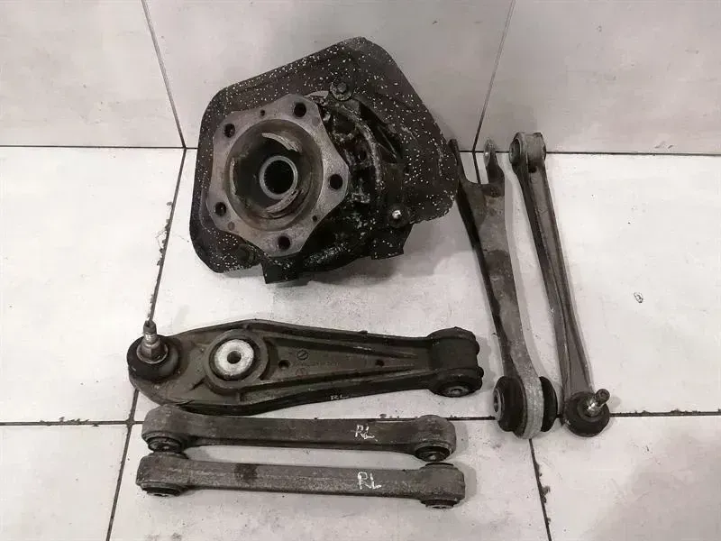 Porsche 911 (996) Porsche 911 996 Left Rear Hub Set 99633111105 Wheel Bearing Housing Rear Left Set Body type: Coupe
Fuel: Petrol