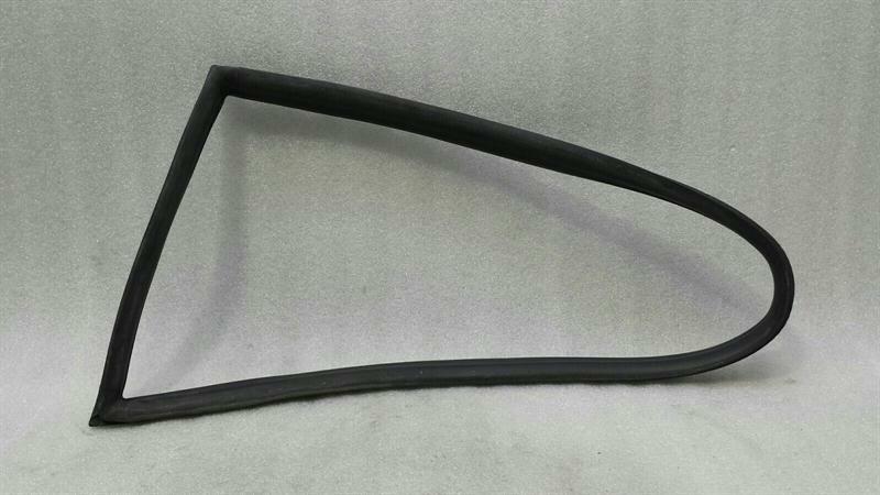 Porsche 911 (996) Porsche 911 996 rear left seal 99654332500 seal disc rear left coupe Body type: Coupe
Fuel: Petrol