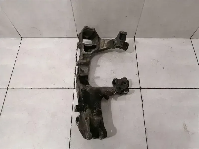Porsche 911 (996) Porsche 911 996 subframe rear right 99633115207 axle frame rear axle right Body type: Coupe
Fuel: Petrol