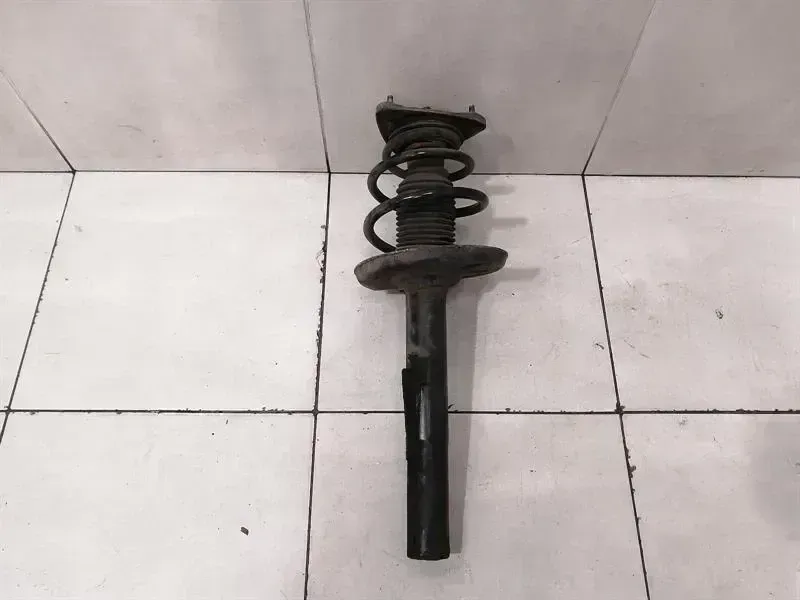 Porsche 911 (996) Porsche 911 996 Shock Absorber Front Left 99634304140 Shock Absorber Front Left Body type: Coupe
Fuel: Petrol