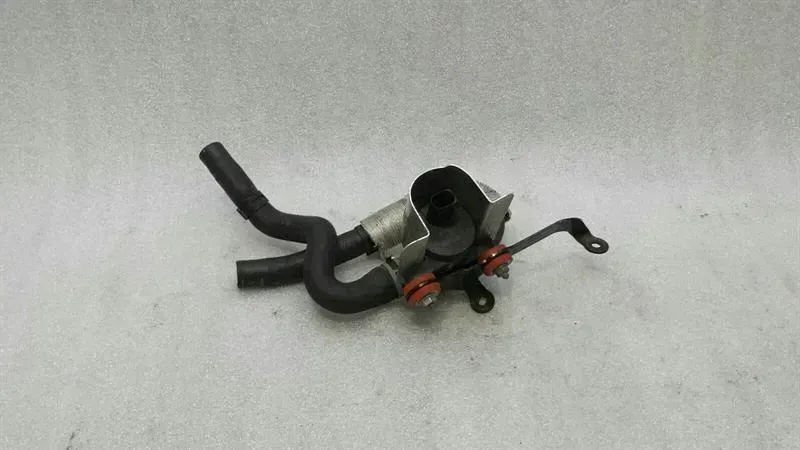 Audi A7 (4G) Audi RS7 4G additional cooling pump 4H0121671B coolant pump pump Body type: Saloon
Fuel: Gas
