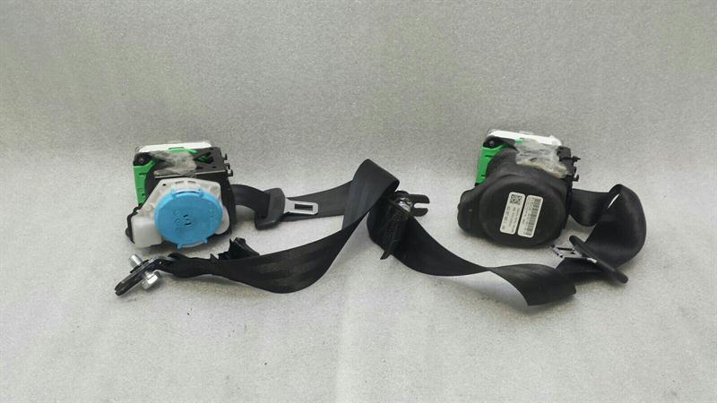 Audi A7 (4G) Audi A7 4G rear seat belt 4G8857805 seat belt belt rear set set Body type: Saloon
Fuel: Gas