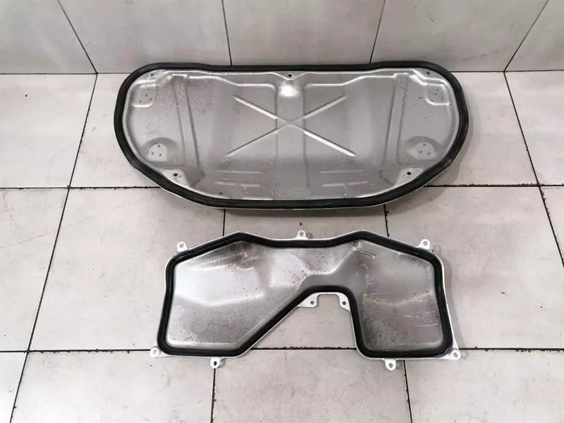 Porsche Boxster (987) Porsche Boxster 987 Engine Cover 98751321100 Engine Cover Body type: Convertible
Fuel: Petrol