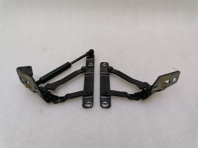 Porsche Boxster (987) Porsche Boxster 987 boat hinge 98751215102 tailgate hinge set Body type: Convertible
Fuel: Petrol