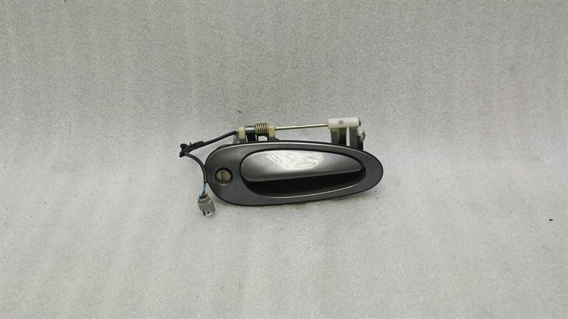 Porsche Boxster (986) Porsche Boxster 986 RHD Right Door Handle 99653761401 Right Handlebar Body type: Convertible
Fuel: Petrol