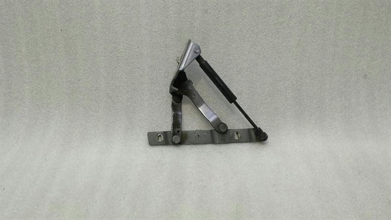 Porsche Boxster (986) Porsche Boxster 986 Bonnet Hinge RHS 98651215201 Hood Hinge Right Body type: Convertible
Fuel: Petrol