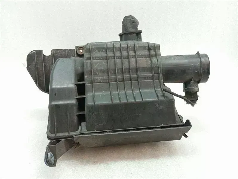 Porsche Boxster (986) Porsche Boxster 986 Air Filter Box 99611002110 Air Filter Box Body type: Convertible
Fuel: Petrol