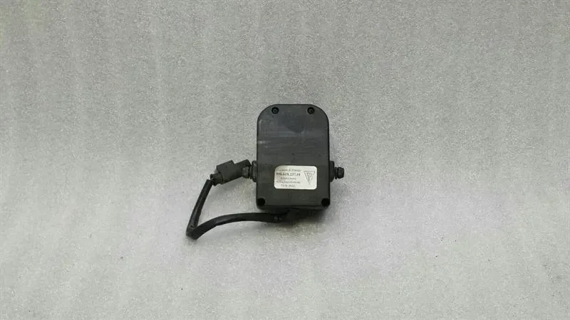 Porsche 911 (996) Porsche Boxster 986 996 alarm ECU 99661823701 siren alarm horn alarm system Body type: Convertible
Fuel: Petrol