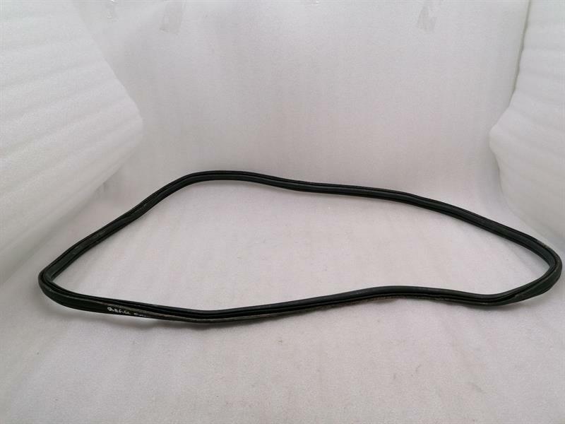 Porsche Boxster (987) Porsche Boxster 987 deck lid seal 98751261103 seal trunk lid Body type: Convertible
Fuel: Petrol