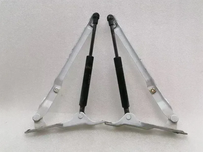 Porsche Boxster (987) Porsche Boxster 987 Bonnet Hinge RHS 99751115100 hood hinge right Body type: Convertible
Fuel: Petrol