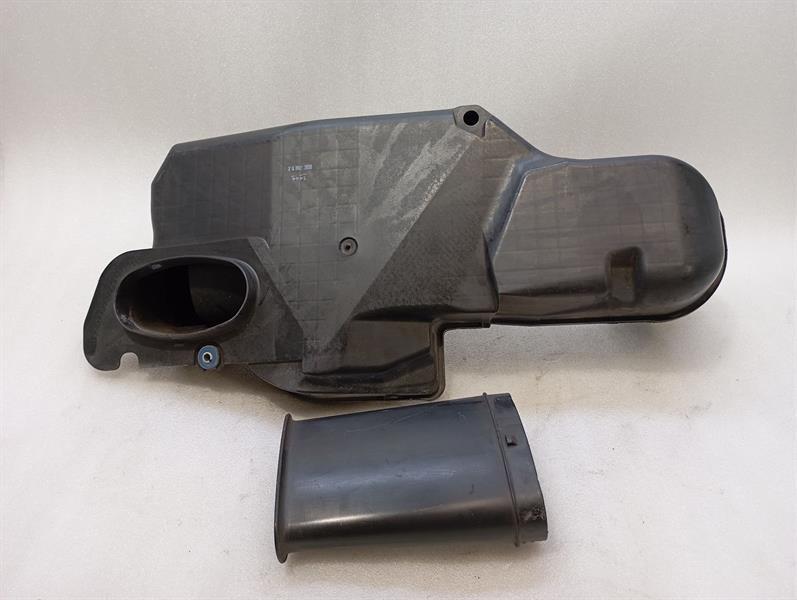 Porsche Boxster (987) Porsche Cayman 987 Airbox 98711002100 Air Filter Box Body type: Coupe
Fuel: Petrol