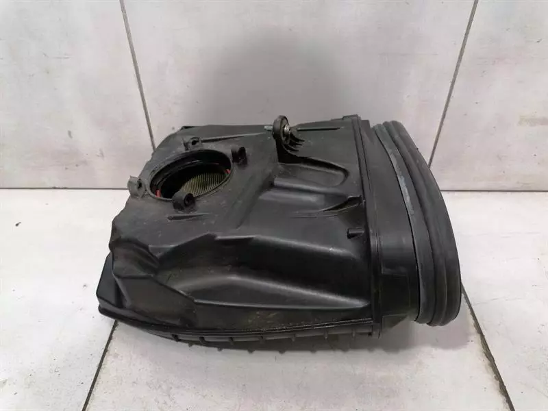 Porsche Macan Porsche Macan 95B Air Filter Box 95B128607B Air Filter Box Body type: SUV
Fuel: Petrol