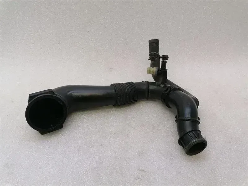 Porsche Macan Porsche Macan 95B Intake Pipe 95B128532D Intake Hose Charging Air Body type: SUV
Fuel: Petrol