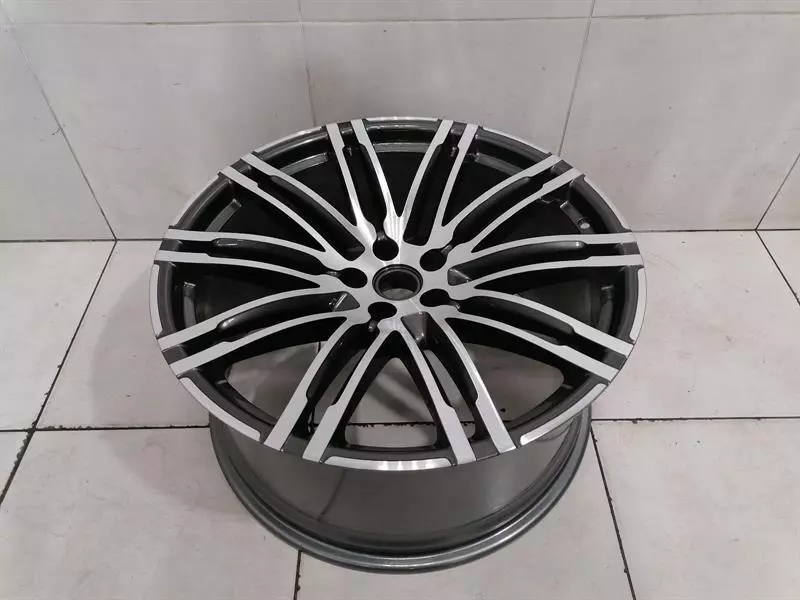 Porsche Macan Porsche Macan 95b 21 Alloy Wheel 95B601025BAOC6 Alloy Rim Body type: SUV
Fuel: Petrol