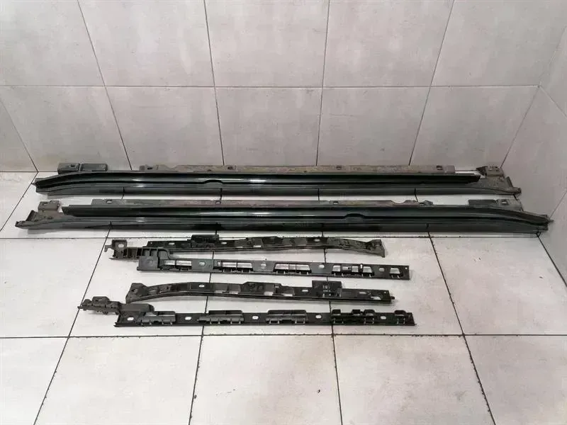 Porsche Macan Porsche Macan 95B side skirt set 95B854883A side sills set AeroKit Sport Body type: SUV
Fuel: Petrol