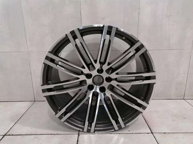 Porsche Macan Porsche Macan 95B Alloy Wheel 95B601025BAOC6 Alloy Rim Turbo III 10Jx21 ET19 Body type: SUV
Fuel: Petrol