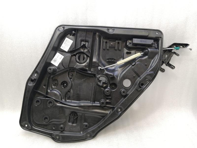 Mercedes-Benz A (W176) Mercedes S-Class W222 Right Rear Door Winder A2227306605 Window Regulator Rear Re Body type: Saloon
Fuel: Petrol
