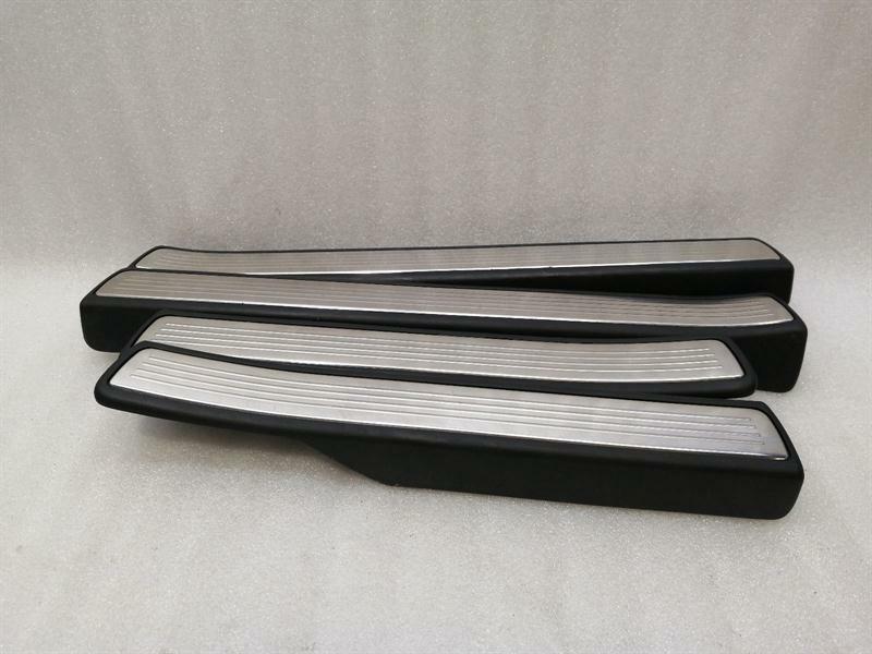 Mercedes-Benz A (W176) Mercedes S-Class W222 Door Sill Set A2226808135 Entry Bar Set Body type: Saloon
Fuel: Petrol