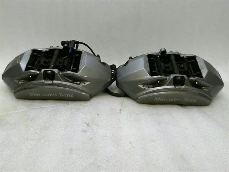 Mercedes-Benz A (W176) Mercedes S-class W222 front brake caliper A2224200272 caliper front set Body type: Saloon
Fuel: Petrol