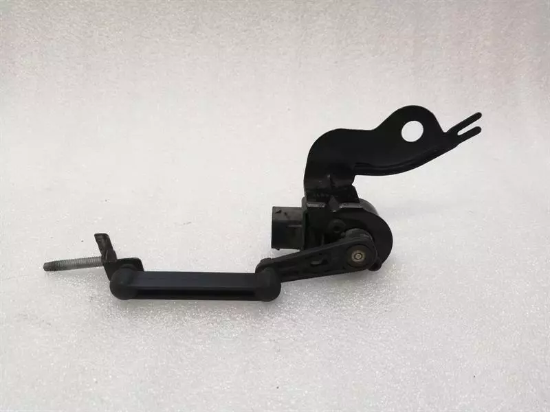 Mercedes-Benz A (W176) Mercedes S-class W222 FRH level sensor A22290503 front right level regulation Body type: Saloon
Fuel: Petrol