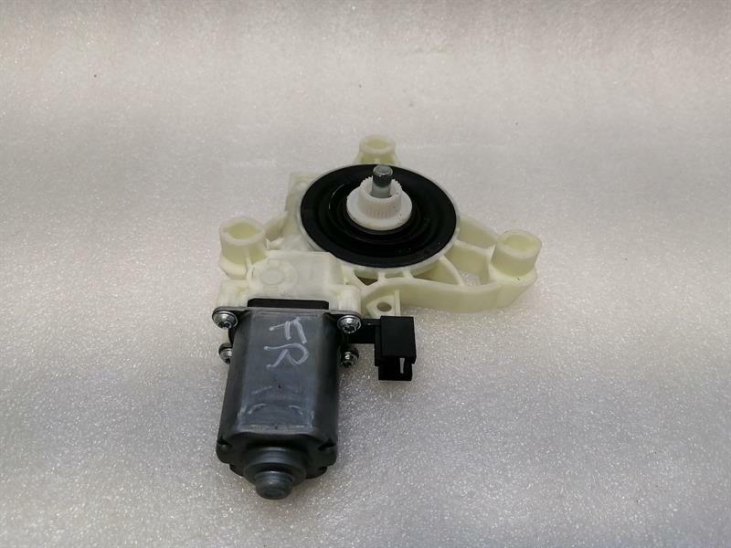 Mercedes-Benz A (W176) Mercedes S-Class W222 Front R Door Window Motor A0009065806 Window Regulator Motor Body type: Saloon
Fuel: Petrol
