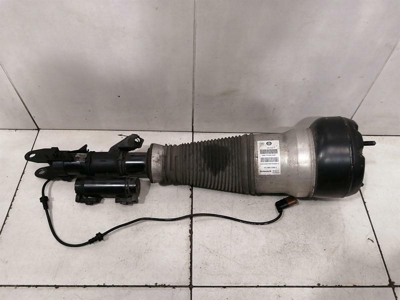 Mercedes-Benz A (W176) Mercedes W222 shock absorber Airmatic A2223202000 shock absorber front right Body type: Saloon
Fuel: Petrol