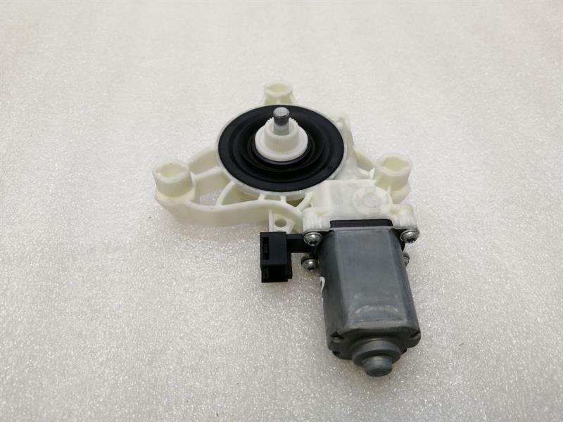 Mercedes-Benz A (W176) Mercedes S-Class W222 Rear Left Door Window Motor A2229061903 Window Regulator Motor Body type: Saloon
Fuel: Petrol