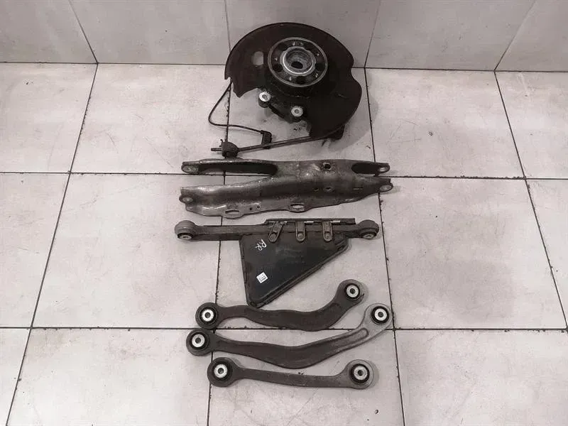 Mercedes-Benz A (W176) Mercedes W222 Right Rear Hub A2223501041 Wheel Bearing Housing Rear Right SET Body type: Saloon
Fuel: Petrol