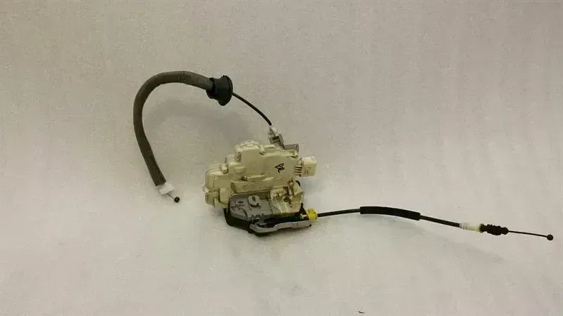 Audi A7 (4G) Audi A7 4G rear right door lock 4G0839016A door lock rear right Body type: Saloon
Fuel: Gas