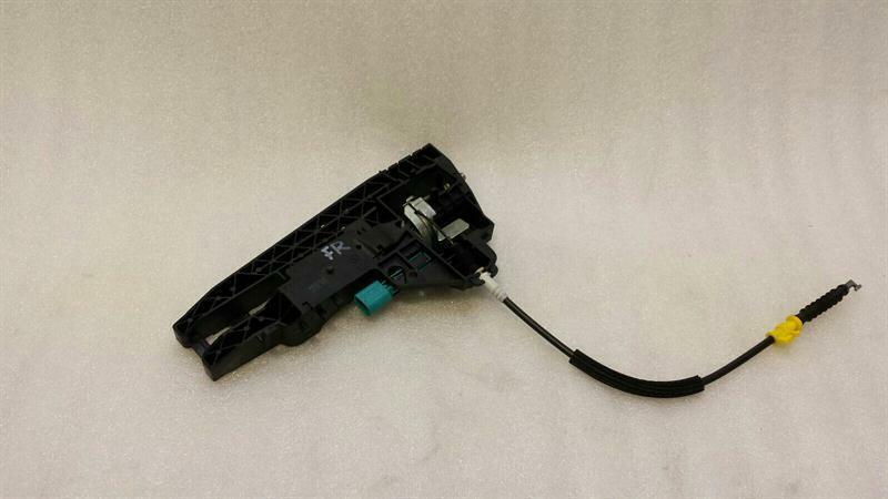 Audi A7 (4G) Audi A7 4G front right handle carrier 4H0837886 door handle carrier front right Body type: Saloon
Fuel: Gas