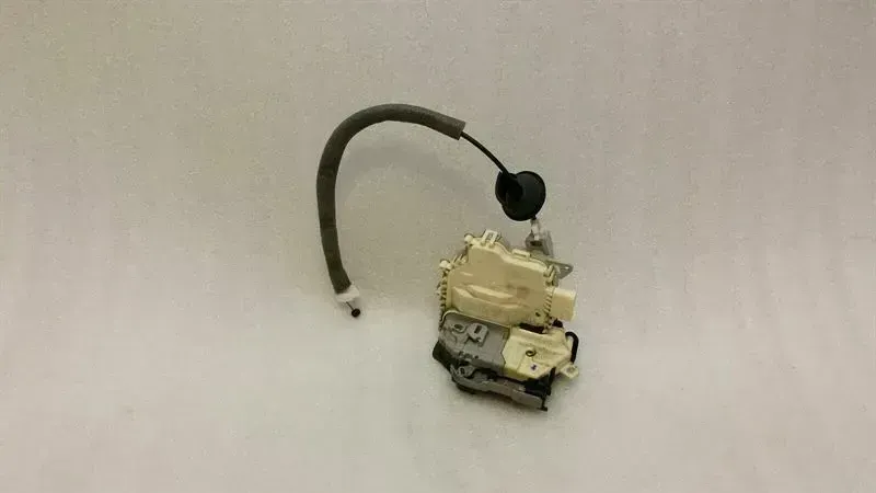 Audi A7 (4G) Audi A7 4G front right door lock 8J1837016D door lock front right Body type: Saloon
Fuel: Gas