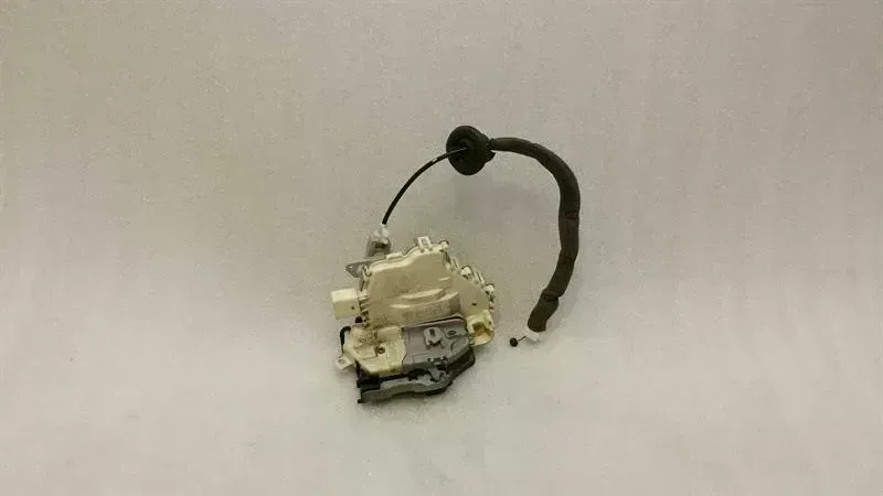 Audi A7 (4G) Audi A7 4G front left door lock 8J1837015D door lock front left Body type: Saloon
Fuel: Gas