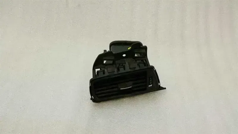 Audi A7 (4G) Audi A7 4G left air vent 4G1820901B ventilation nozzle ventilation grille left Body type: Saloon
Fuel: Gas