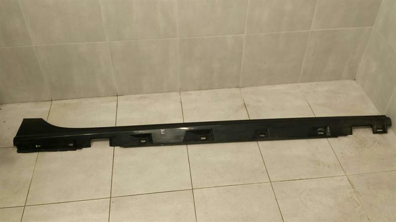 Audi A7 (4G) Audi A7 4G right side skirt 4G8853856F right side sill Body type: Saloon
Fuel: Gas