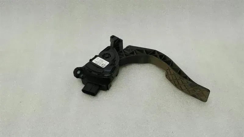 Audi A7 (4G) Audi A7 4G accelerator pedal (electrical) 8K1723523A accelerator pedal Body type: Saloon
Fuel: Gas