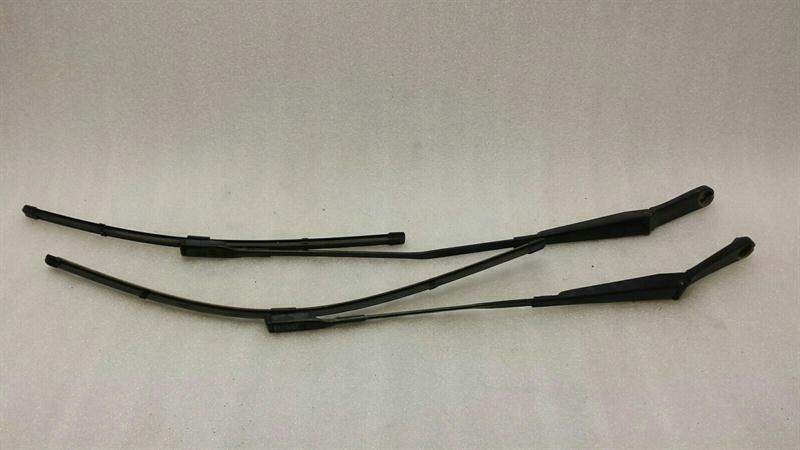 Audi A7 (4G) Audi A7 4G Wiper Arm 4G1260712D Windscreen Wiper Body type: Saloon
Fuel: Gas