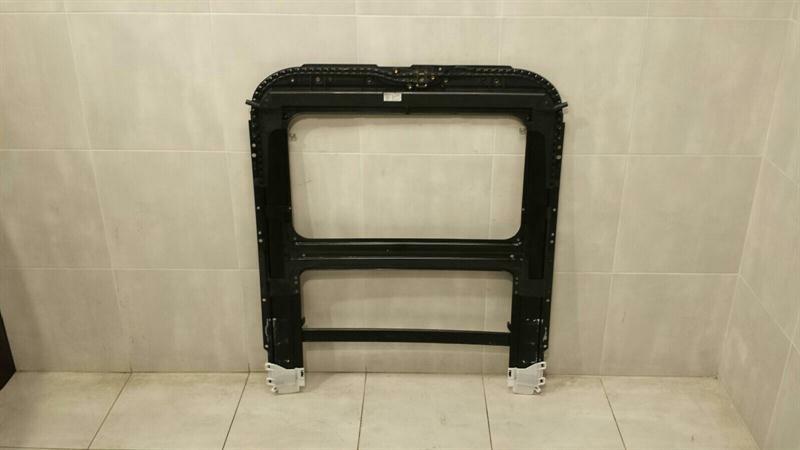 Audi A7 (4G) Audi A7 4G Sunroof Frame 4G8877041 Sliding Roof Frame Body type: Saloon
Fuel: Gas