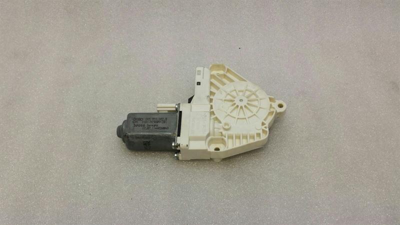 Audi A7 (4G) Audi A7 4G door window motor 8K0959802B window regulator motor Body type: Saloon
Fuel: Gas