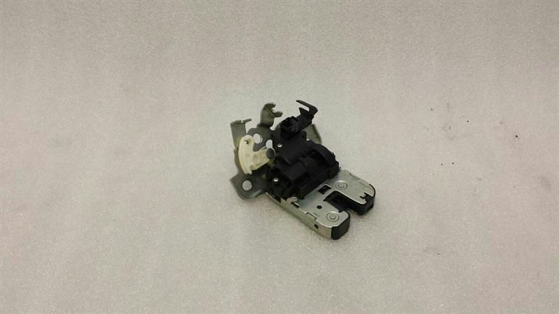 Audi A7 (4G) Audi A7 4G boot lock 8K9827505A tailgate lock Body type: Saloon
Fuel: Gas
