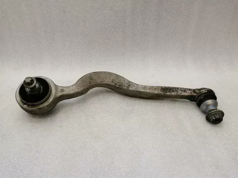 Mercedes-Benz A (W176) Mercedes C43 AMG W205 left front wishbone A2053306306 front left handlebar Body type: Estate
Fuel: Petrol