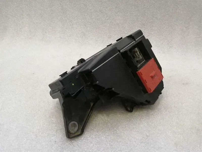 Mercedes-Benz A (W176) Mercedes C Class W205 Fuse Box A2055402350 Fuse Box Relay Relay Body type: Estate
Fuel: Petrol