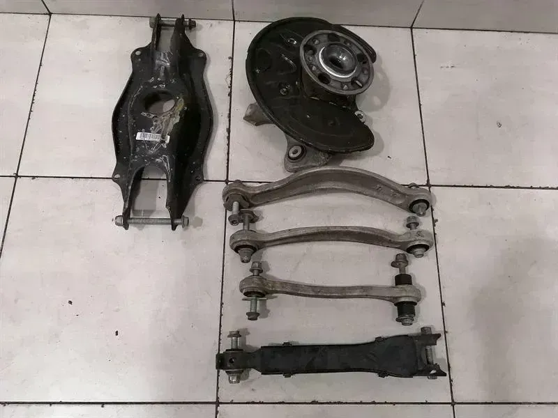 Mercedes-Benz A (W176) MERCEDES C43 AMG W205 Left Hub SET A2053508708 Wheel Bearing Housing Rear Left SET Body type: Estate
Fuel: Petrol