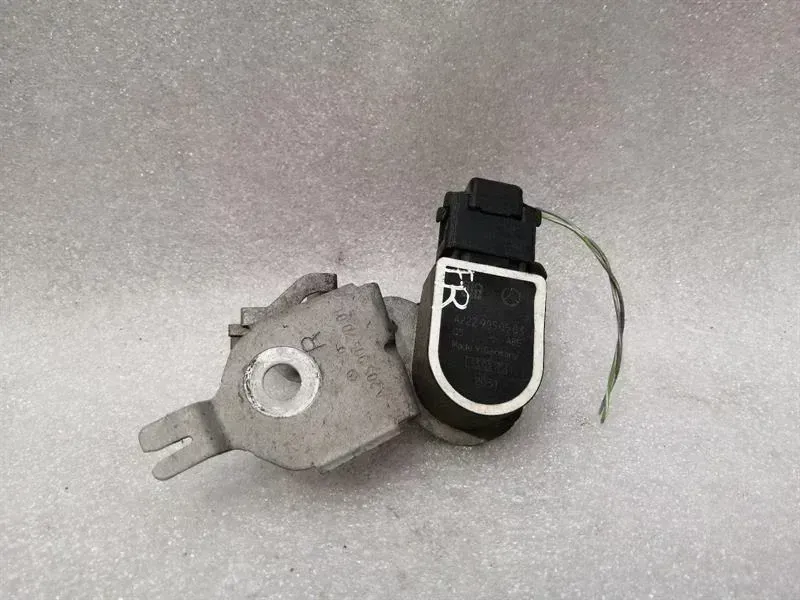 Mercedes-Benz A (W176) MERCEDES C CLASS W205 FRONT RIGHT LEVEL SENSOR A2059057001 LEVEL SENSOR Body type: Coupe
Fuel: Petrol