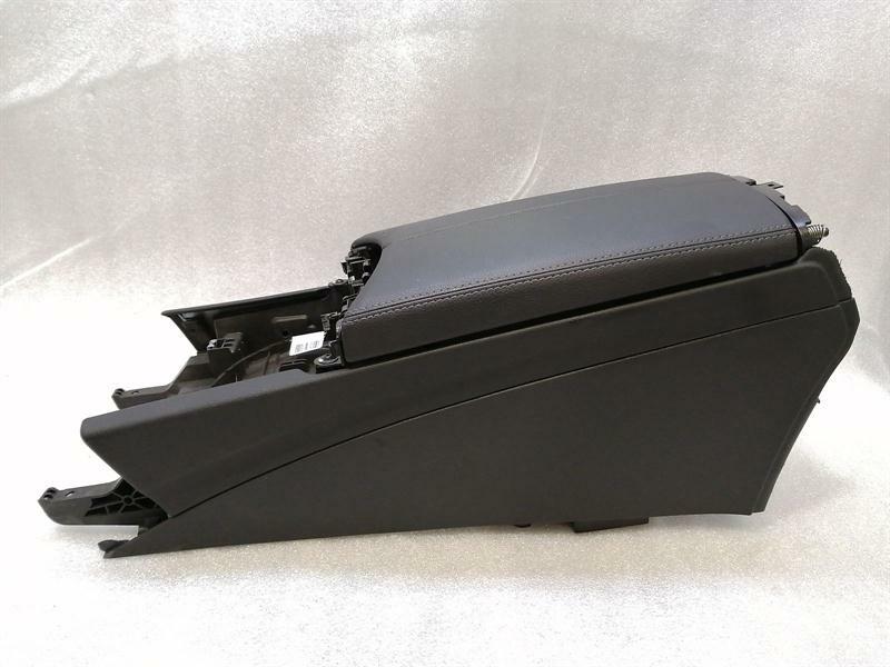 Mercedes-Benz A (W176) Mercedes C43 W205 armrest A2056801205 centre armrest armrest AMG Body type: Coupe
Fuel: Petrol
