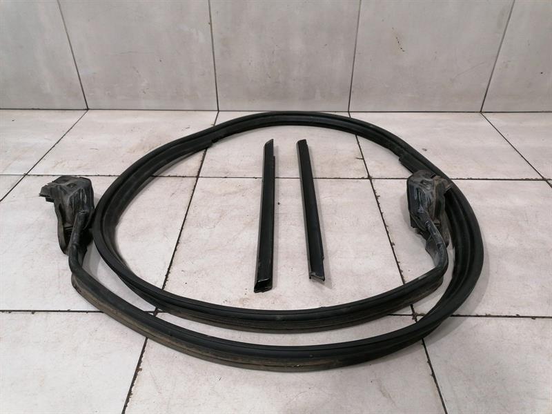 Mercedes-Benz A (W176) Mercedes SL R231 Tailgate Seal Rubber A2317500098 Rear Seals Body type: Convertible
Fuel: Petrol