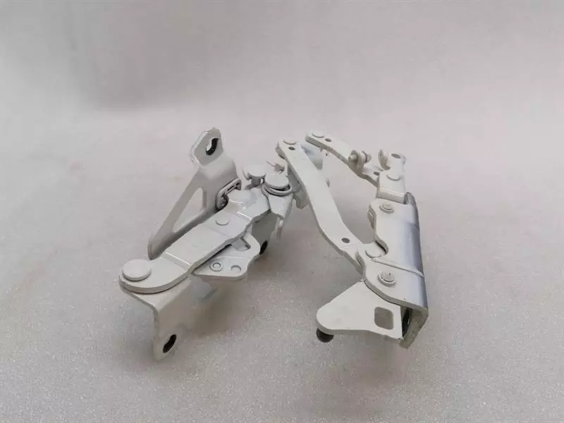 Mercedes-Benz A (W176) Mercedes SL R231 Bonnet Hinge RHS A2318800228 Hood Hinge Right Body type: Convertible
Fuel: Petrol